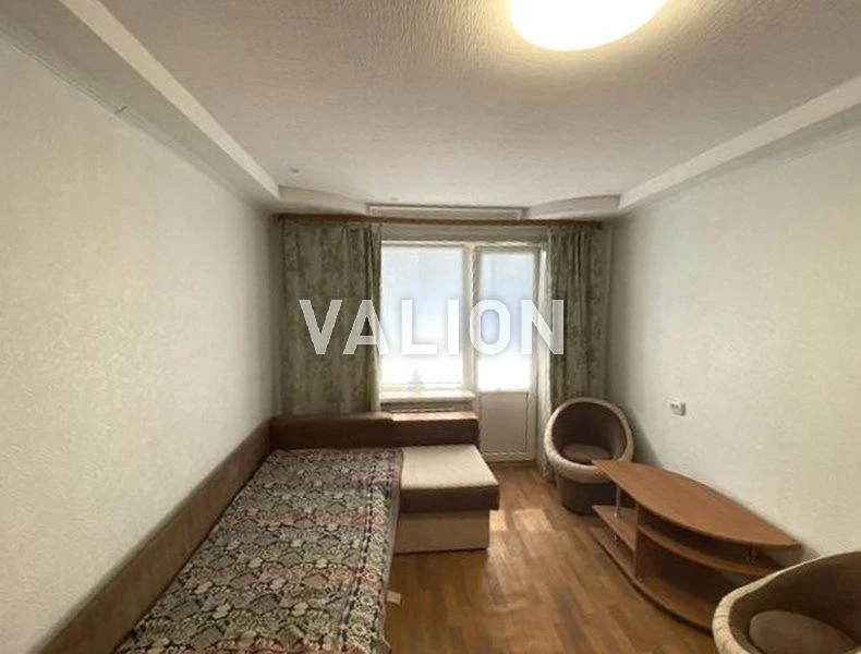 Продаж 1-к квартири вул. Симиренка 7