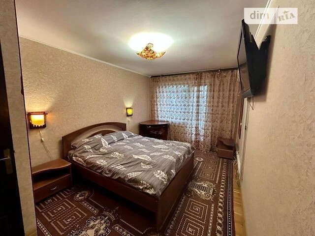 Довготривала оренда 3к квартири на просп. Голосіївський 11 •