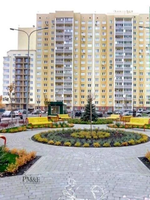 Довготривала оренда 2к квартири на вул. Михайла Максимовича