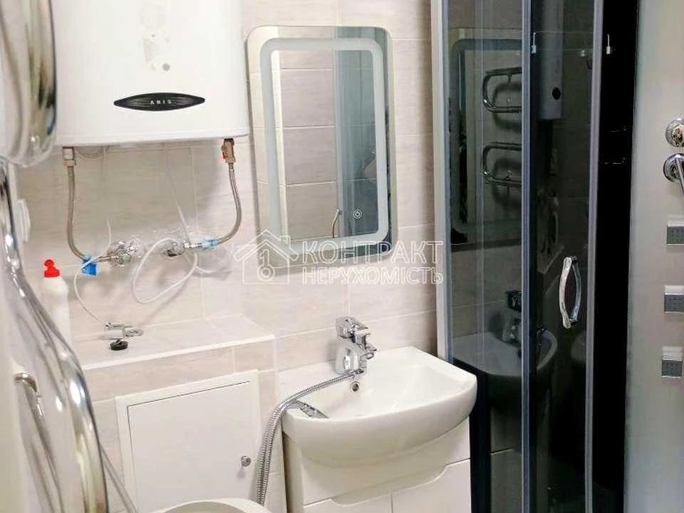 Apartment. Kharkiv, Traktorostudivnyky Ave.