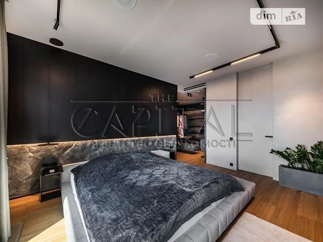 Продаж 3к квартири 124 кв. м на пров. Берестейський 42 • ID