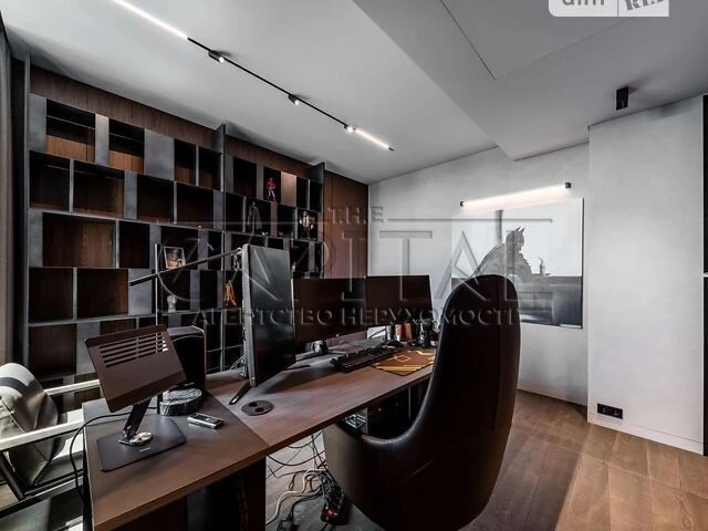 Продаж 3к квартири 124 кв. м на пров. Берестейський 42 • ID