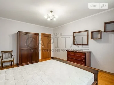 Продаж 3к квартири 103 кв. м на просп. Валерія Лобановського