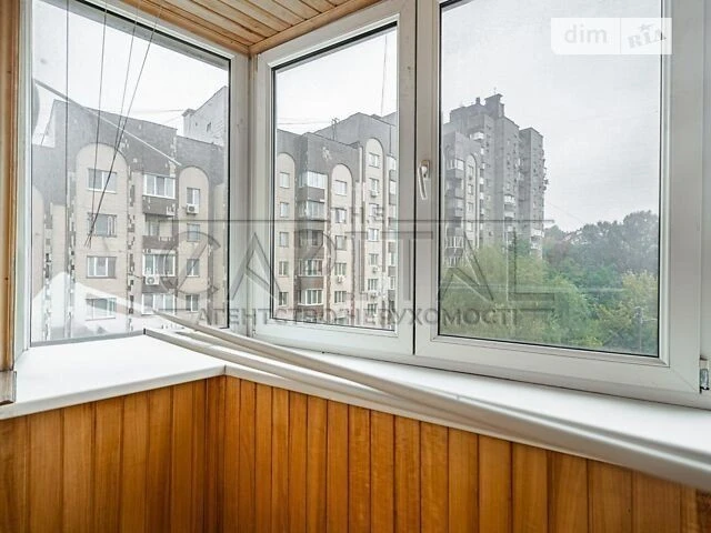 Продаж 3к квартири 103 кв. м на просп. Валерія Лобановського