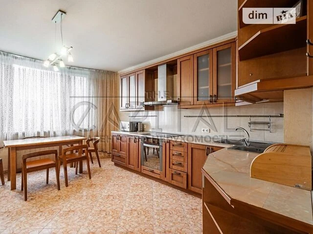 Продаж 3к квартири 103 кв. м на просп. Валерія Лобановського
