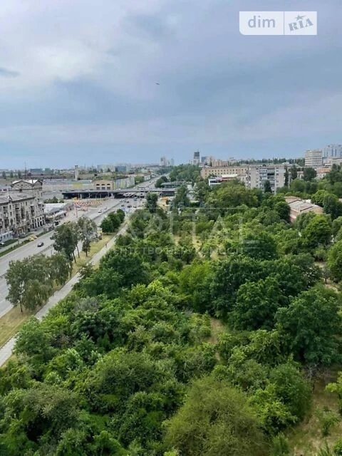Продаж 2к квартири 96 кв. м на вул. пр-т Берестейський 42 •