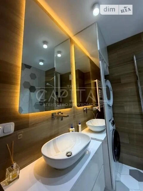 Продаж 2к квартири 62 кв. м на вул. Дніпровська наб. 16Д • I