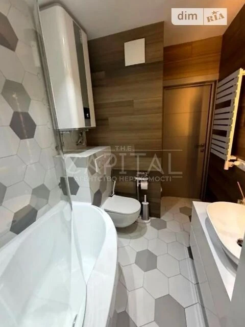 Продаж 2к квартири 62 кв. м на вул. Дніпровська наб. 16Д • I