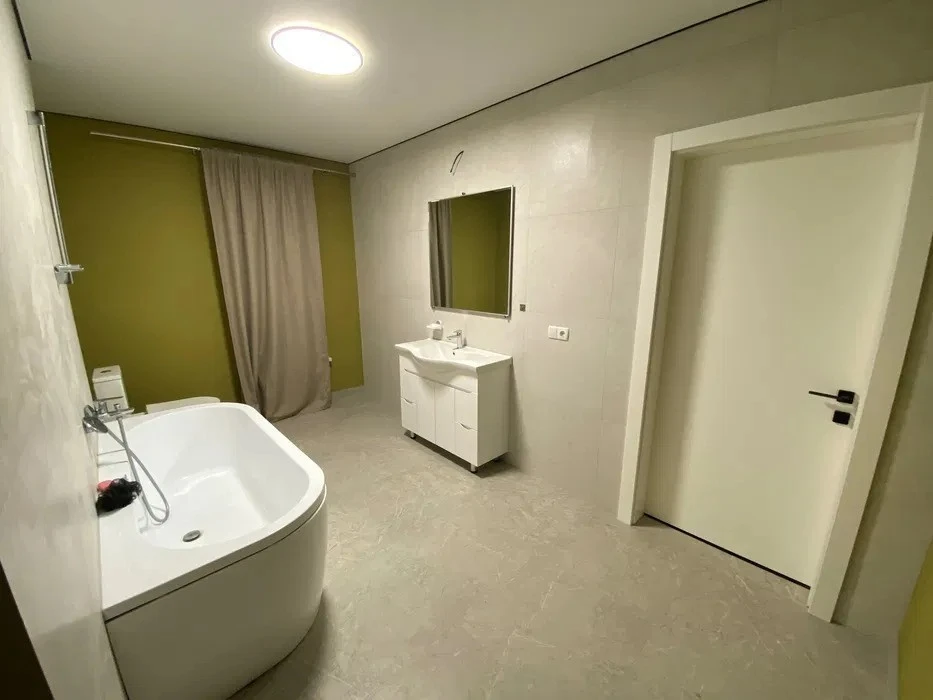 Оренда будинку 150 м², Євгена Харченко вул.