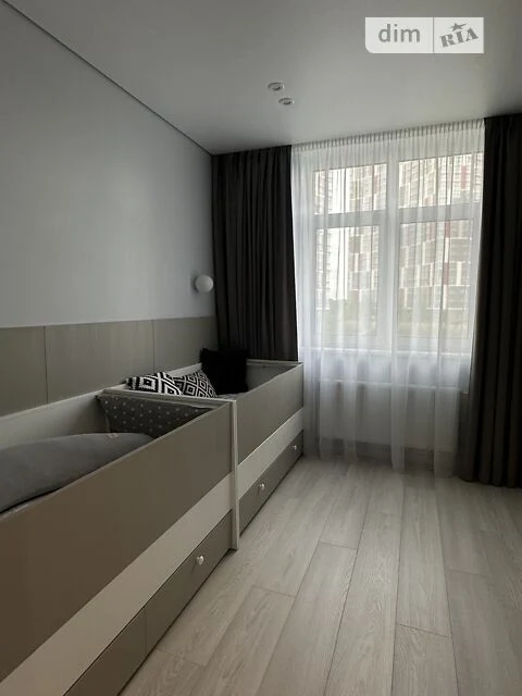 Продаж 2к квартири 77 кв. м на вул. Микільсько-Слобідська 10