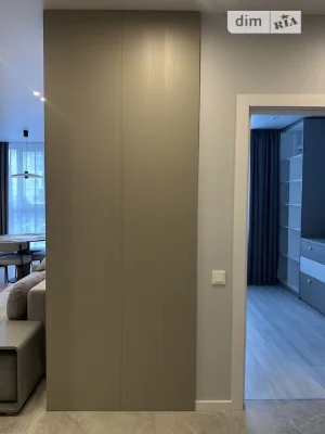 Продаж 2к квартири 77 кв. м на вул. Микільсько-Слобідська 10