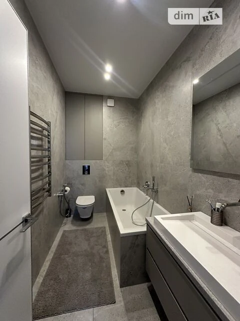 Продаж 2к квартири 77 кв. м на вул. Микільсько-Слобідська 10