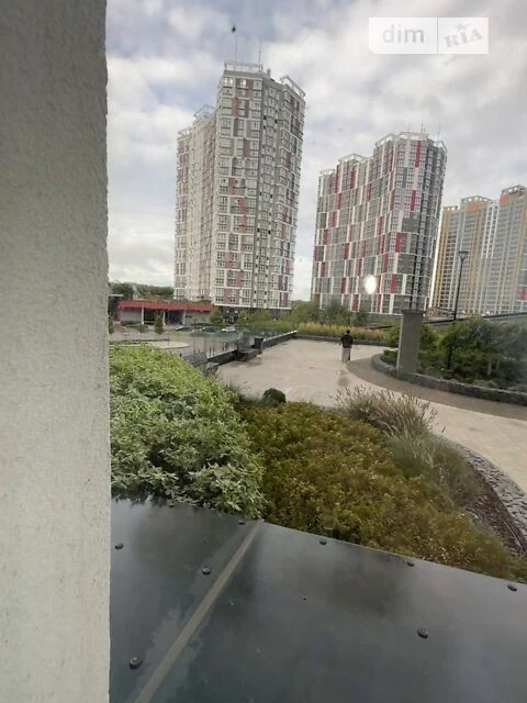 Продаж 2к квартири 77 кв. м на вул. Микільсько-Слобідська 10
