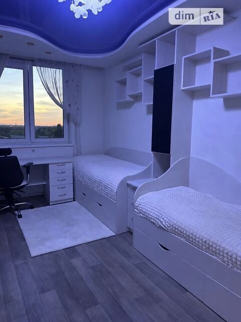 Продаж 2к квартири 57 кв. м на вул. Соломії Крушельницької 1
