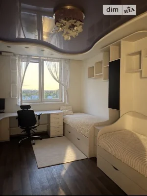 Продаж 2к квартири 57 кв. м на вул. Соломії Крушельницької 1