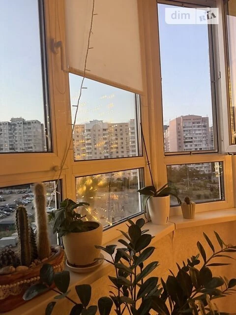 Продаж 2к квартири 57 кв. м на вул. Соломії Крушельницької 1