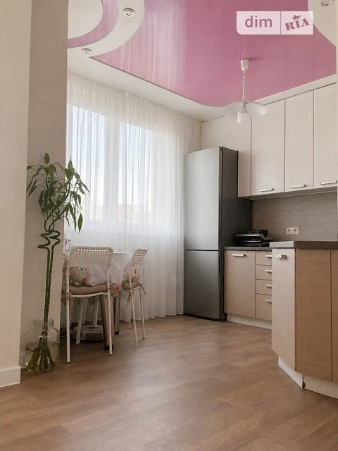 Продаж 2к квартири 57 кв. м на вул. Соломії Крушельницької 1