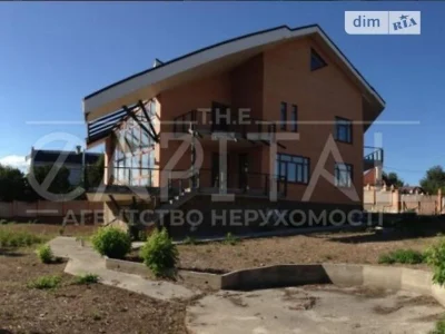 Продаж 4 поверхового будинку з ділянкою на 19 соток, 663 кв.