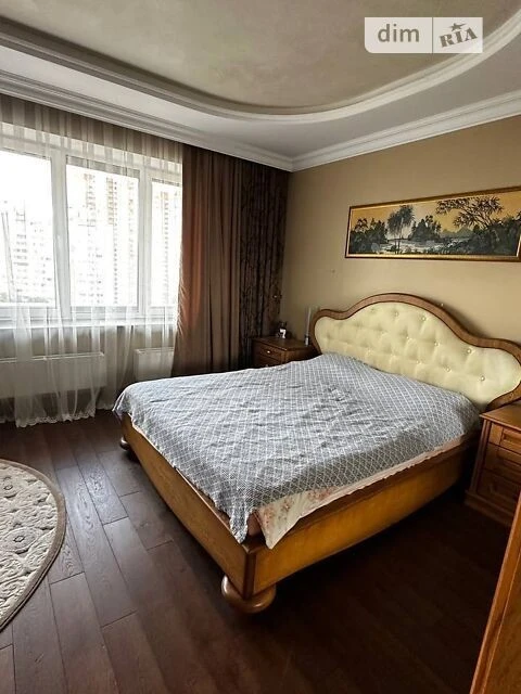 Довготривала оренда 4к квартири на вул. Академіка Єфремова 8
