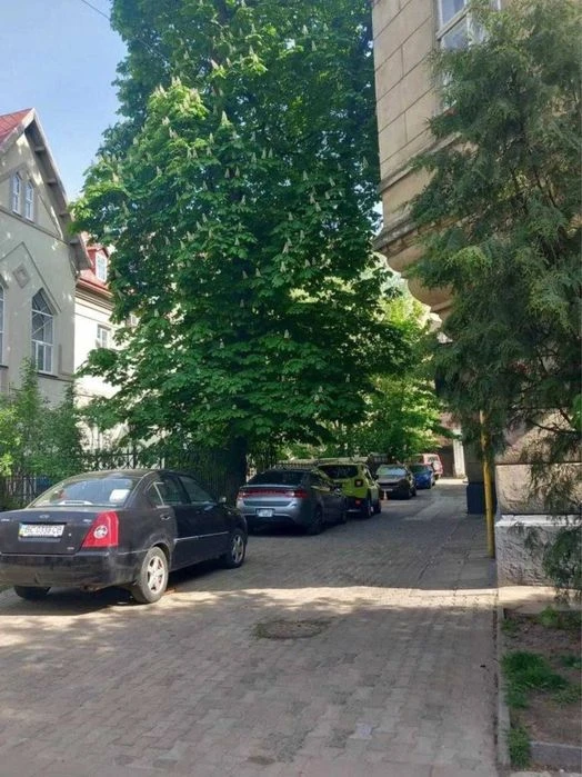 Продаж квартири по вул. Чупринки