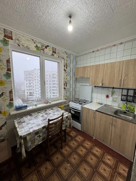 Продам 4 комнатну квартиру пр- Перемоги 48А, Є відновлення,Г