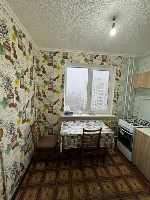 Продам 4 комнатну квартиру пр- Перемоги 48А, Є відновлення,Г