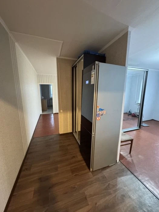 Продам 4 комнатну квартиру пр- Перемоги 48А, Є відновлення,Г