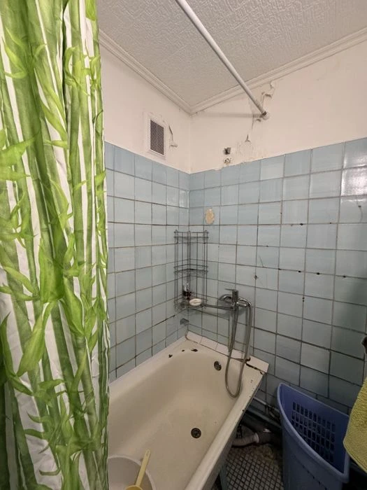 Продам 4 комнатну квартиру пр- Перемоги 48А, Є відновлення,Г