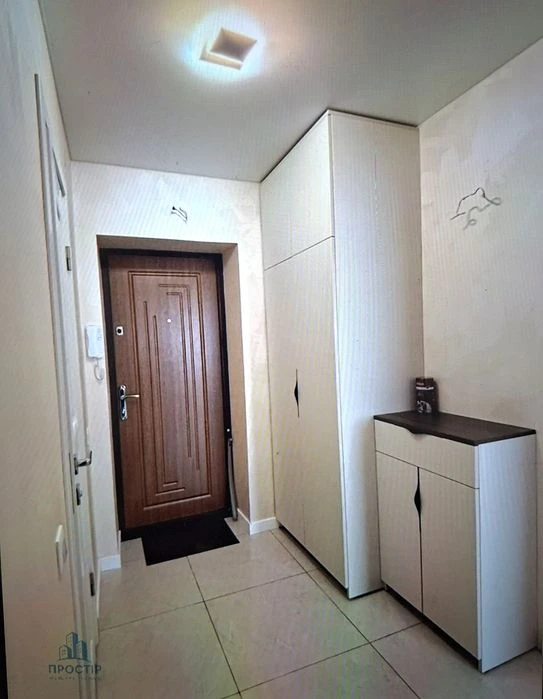 Продаж 1 к квартири з новими ремонтами