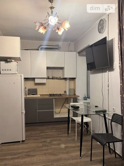 Продаж 1к квартири 34 кв. м на вул. Ярослава Івашкевича 8 •