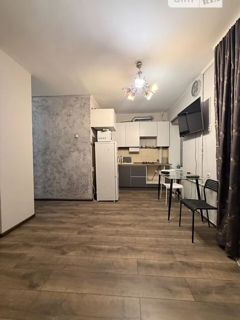 Продаж 1к квартири 34 кв. м на вул. Ярослава Івашкевича 8 •