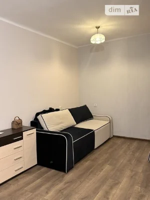 Продаж 1к квартири 34 кв. м на вул. Ярослава Івашкевича 8 •