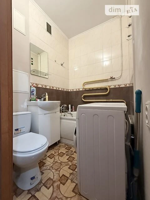 Продаж 1к квартири 34 кв. м на вул. Ярослава Івашкевича 8 •