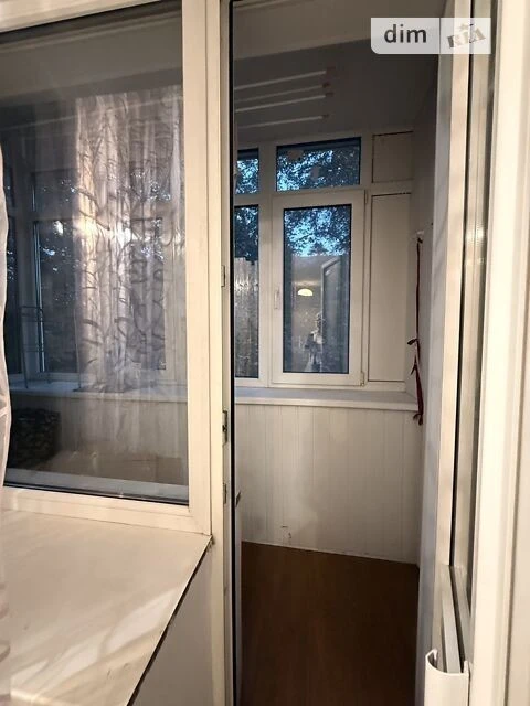 Продаж 1к квартири 34 кв. м на вул. Ярослава Івашкевича 8 •
