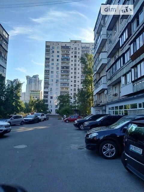Продаж 3к квартири 60.6 кв. м на вул. Івана Миколайчука 7 •
