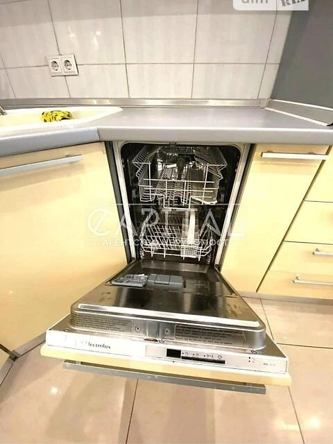 Продаж 3к квартири 89 кв. м на вул. Велика Васильківська 145
