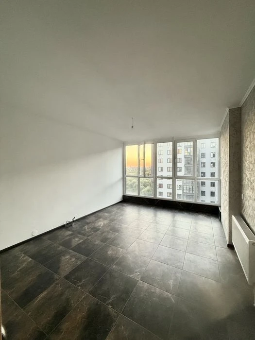 One-room apartment for sale + storage room, in a new building on the street
