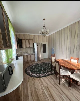 Оренда будинку 296 м², Заплавна вул.