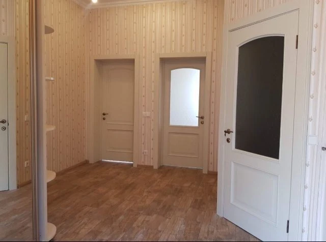 Оренда будинку 296 м², Заплавна вул.