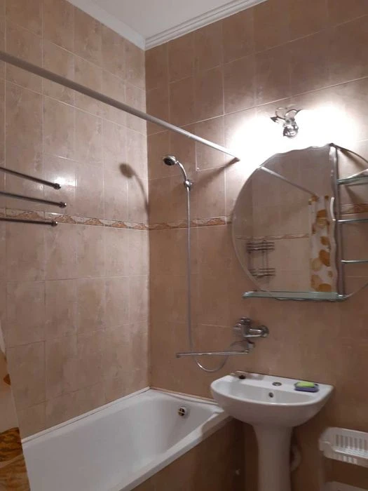 В продаже двухкомнатная квартира в кирпичном, газовом  доме