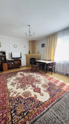 Частина будинку+ врємянка+ гараж