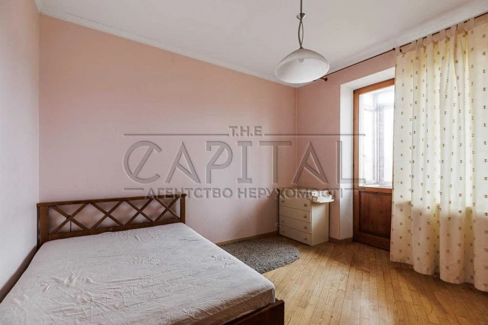 Продаж квартири, вул. Трьохсвятительська, Центр