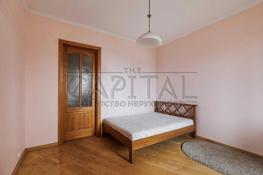 Продаж квартири, вул. Трьохсвятительська, Центр