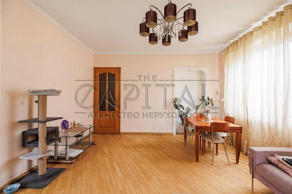 Продаж квартири, вул. Трьохсвятительська, Центр