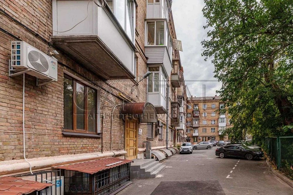Продаж квартири, вул. Трьохсвятительська, Центр