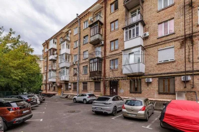 Продаж квартири, вул. Трьохсвятительська, Центр