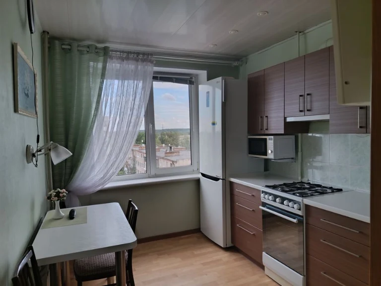 Продам 2 к квартиру Самарський р-н, ж/м Придніпровськ ,вул .
