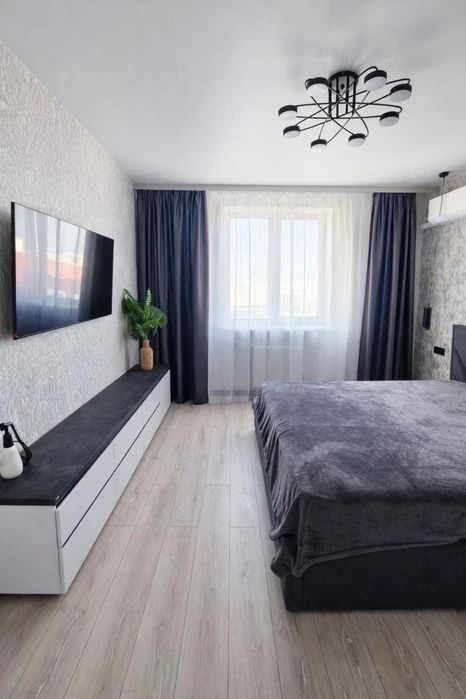 Large three-room apartment near Kyiv metro station - 2 bedrooms + kitchen