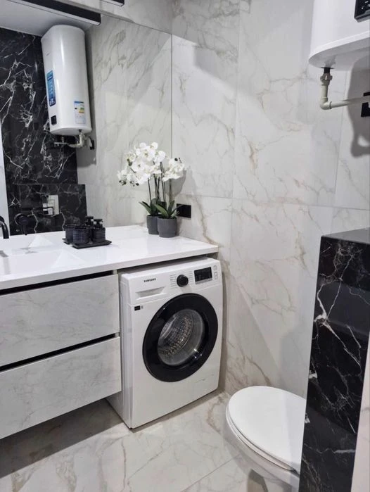 Large three-room apartment near Kyiv metro station - 2 bedrooms + kitchen
