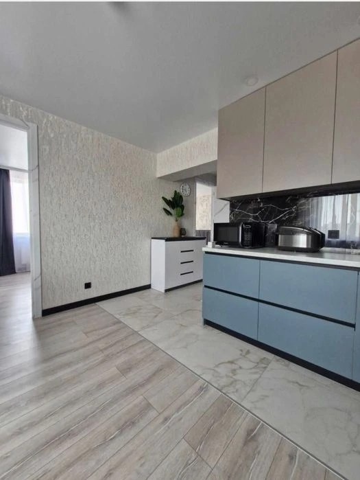 Large three-room apartment near Kyiv metro station - 2 bedrooms + kitchen
